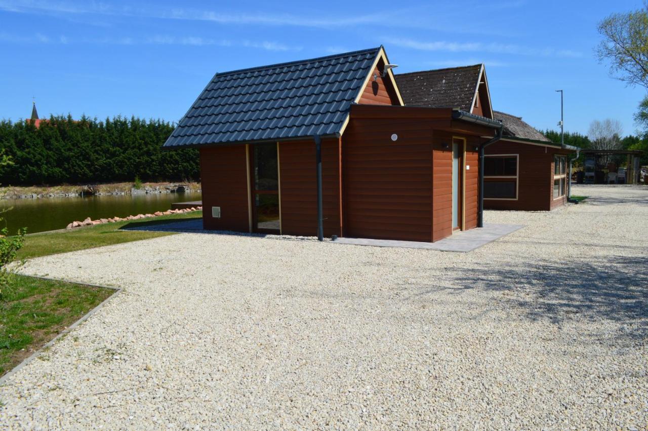 Intertranscoop Lake House Vamosszabadi Экстерьер фото
