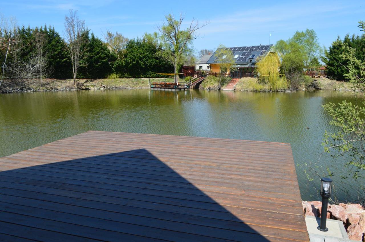 Intertranscoop Lake House Vamosszabadi Экстерьер фото