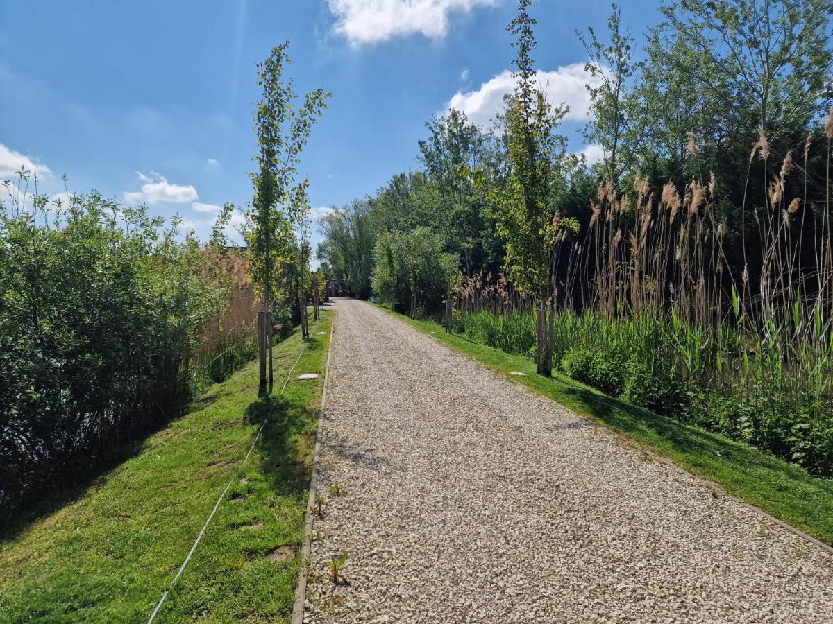 Intertranscoop Lake House Vamosszabadi Экстерьер фото